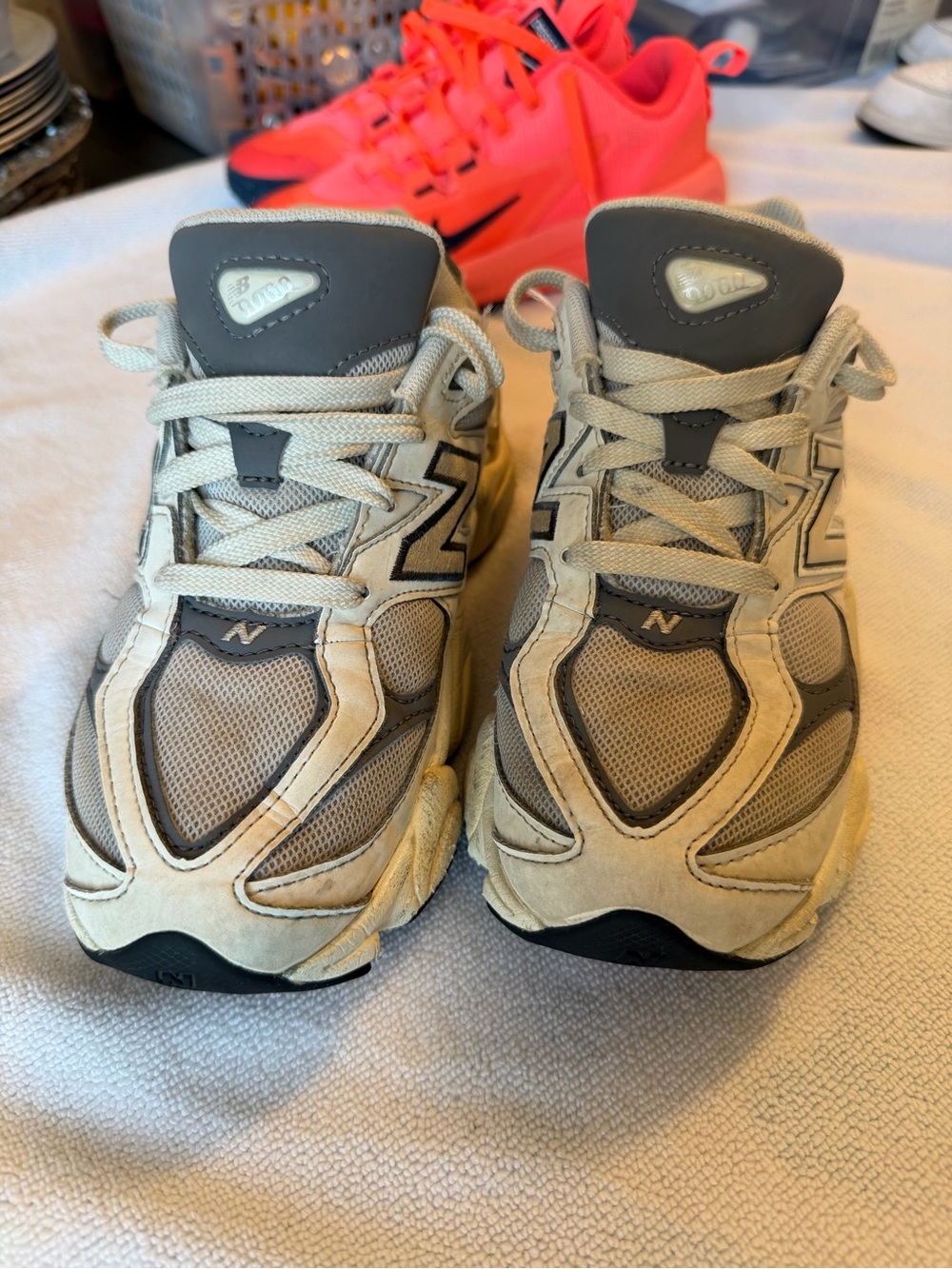 New Balance Kids Trail-Style Sneakers in Gray and Cream